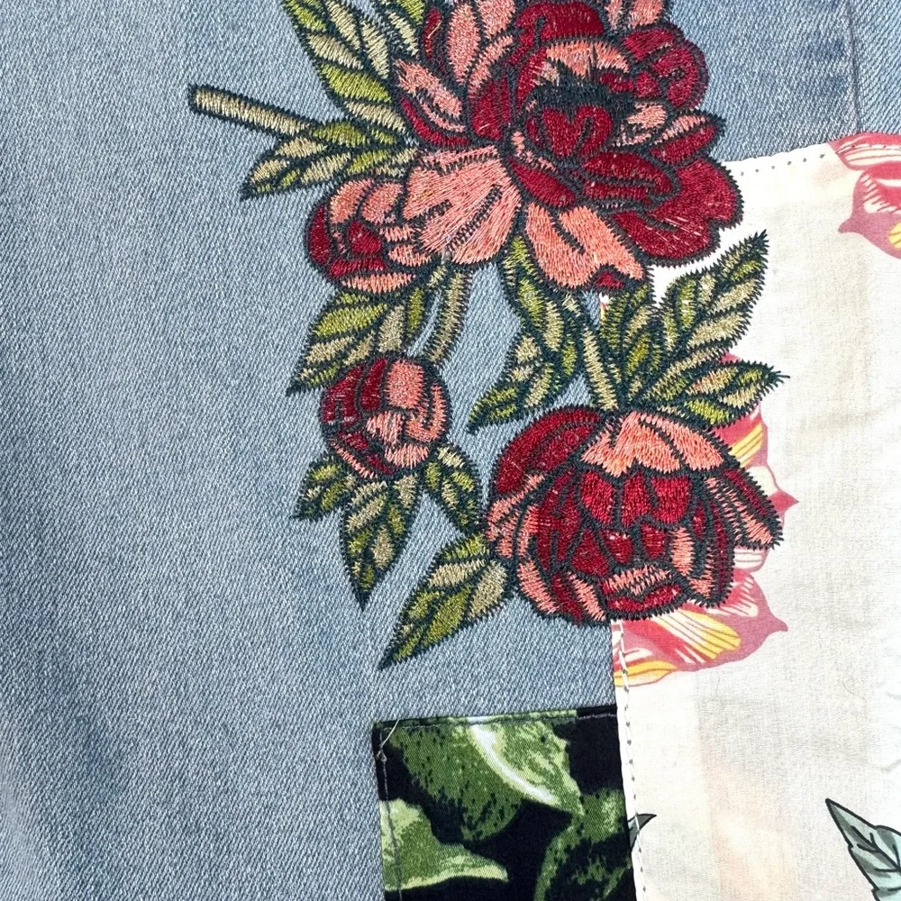 Diane Gilman Cropped Embroidered Jeans Women’s Size 10 Stretch Light Wash DG2 - Picture 10 of 17